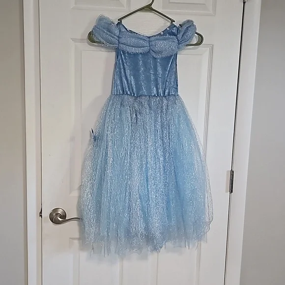 Beautiful princess dress with butterflies. Or Halloween costume. Worn once - Picture 2 of 2